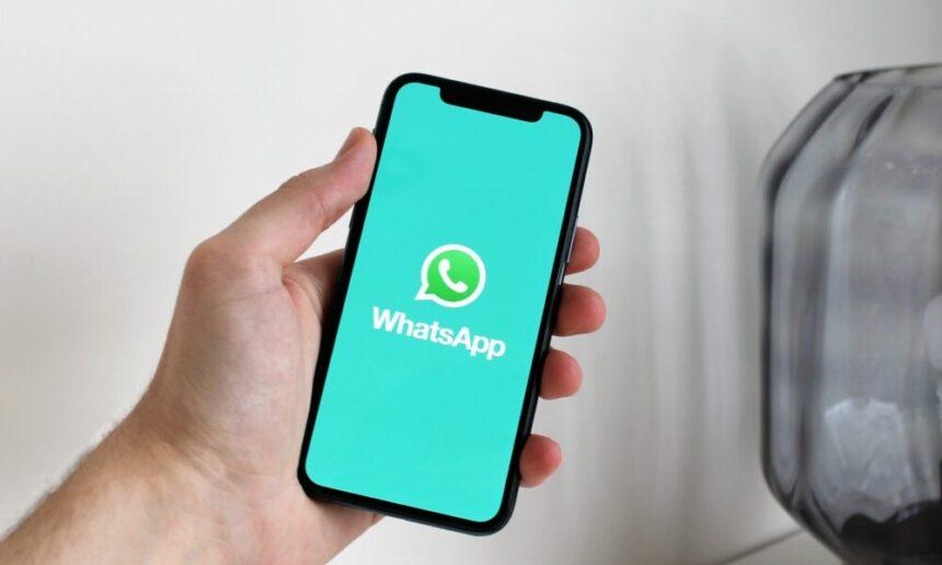 Querétaro: Impacto de la caída parcial de WhatsApp en negocios locales