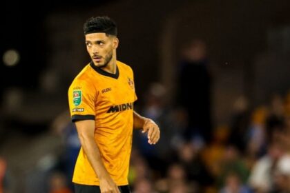 Raúl Jiménez regresa al Wolverhampton y es recibido con un emotivo cántico