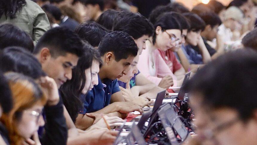 Rector de la UNAM supervisa segunda jornada del examen presencial en Oaxaca