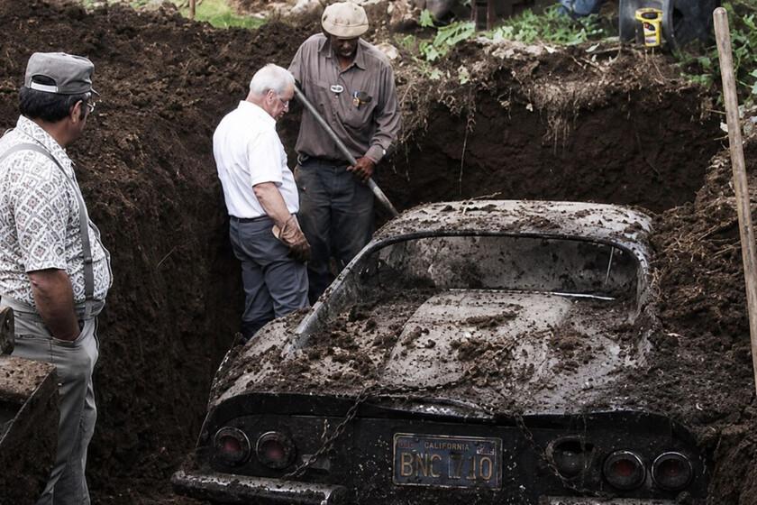 Recuperan un Ferrari enterrado en un jardín cuatro años después del robo