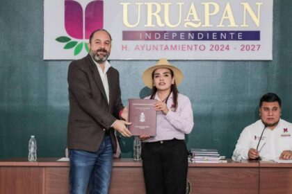 Regidor de Morena es abucheado en informe de gobierno de Grecia Quiroz