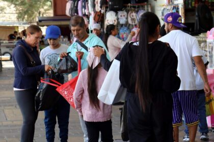 Regreso a clases eleva gastos de última hora para familias de Irapuato
