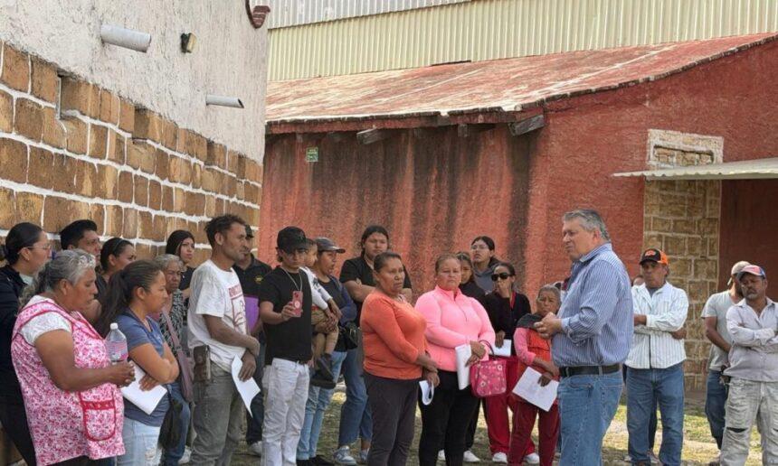 Ricardo Ferro entrega mil kits escolares en San Miguel de Allende