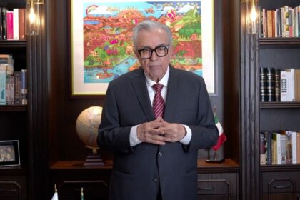 Rocha Moya retoma el cargo y emite mensaje desde Palacio de Gobierno