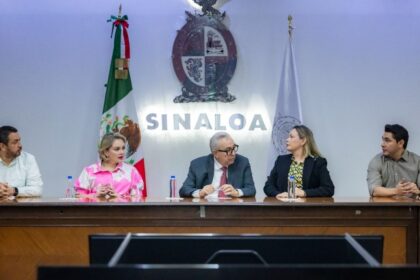 Rocha Moya sostiene primera reunión con su gabinete tras pedir licencia