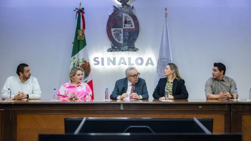 Rocha Moya sostiene primera reunión con su gabinete tras pedir licencia