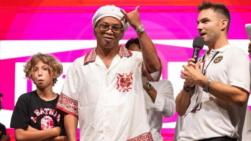 Ronaldinho, presentado a los 46 años con un club de Tercera italiana