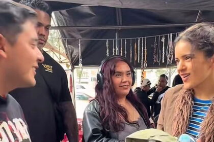 Rosalía recorre La Lagunilla y sorprende a los visitantes
