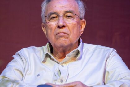 Rubén Rocha vuelve a pedir licencia ante presión de Palacio