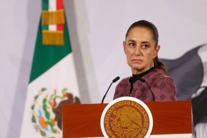 Sheinbaum denuncia difusión de noticias falsas mediante inteligencia artificial y bots