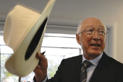 sheinbaum se pronuncia sobre ken salazar y el caso del Sheinbaum se pronuncia sobre Ken Salazar y el caso del Mayo