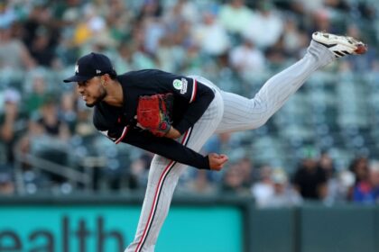 Taj Bradley, raíces mexicanas, logra primera entrada inmaculada en historia de Mellizos