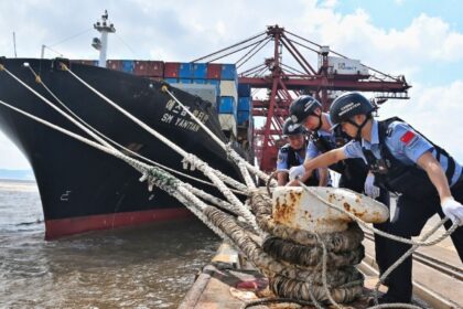 Tifón "Dolphin" causa la cancelación de más de mil 300 vuelos en China