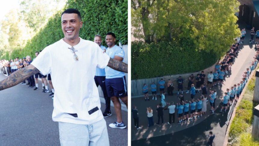 Tottenham hace extenso pasillo espectacular a Pedro Porro, campeón mundial con España