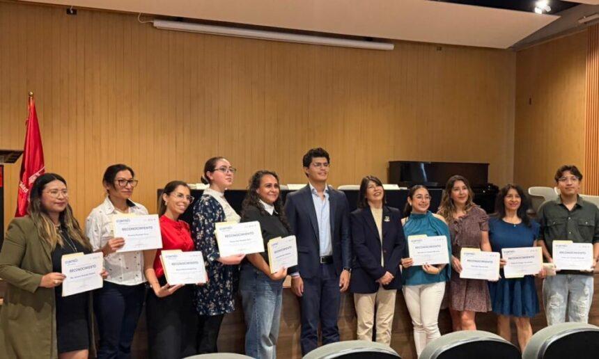UAQ capacita a docentes de Querétaro contra adicciones digitales