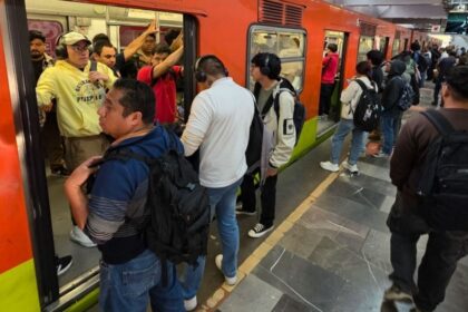 usuarios reportan humo y marcha lenta en la linea 3 Usuarios reportan humo y marcha lenta en la Línea 3 del Metro de CDMX