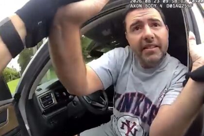 Video muestra detención del dueño de los 49ers mientras esperaba servicio sexual
