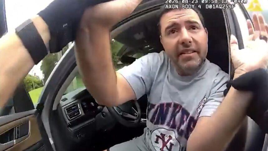 Video muestra detención del dueño de los 49ers mientras esperaba servicio sexual