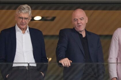 Wenger defiende su postura sobre la venta del Mundial ante Infantino