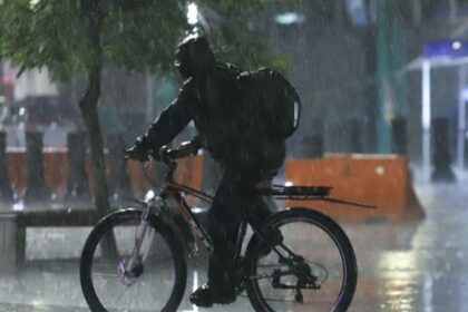 Activan alertas naranja y amarilla por lluvias fuertes en toda la CDMX