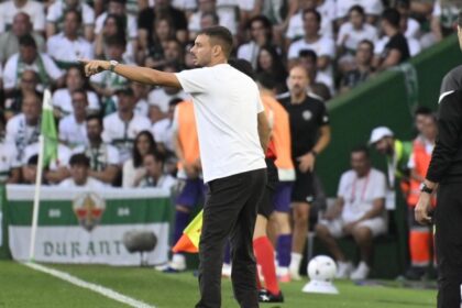 aficion del elche pide cese de anselmi tras cuatro partidos Afición del Elche pide cese de Anselmi tras cuatro partidos, un punto