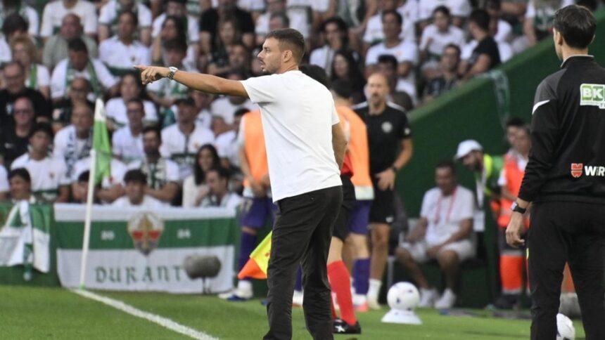 Afición del Elche pide cese de Anselmi tras cuatro partidos, un punto