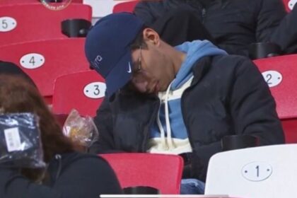 aficionado se queda dormido en el azteca durante atlante vs Aficionado se queda dormido en el Azteca durante Atlante vs Pachuca