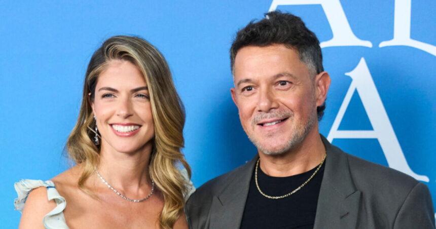 Alejandro Sanz y Stephanie Cayo debutan juntos en una alfombra roja