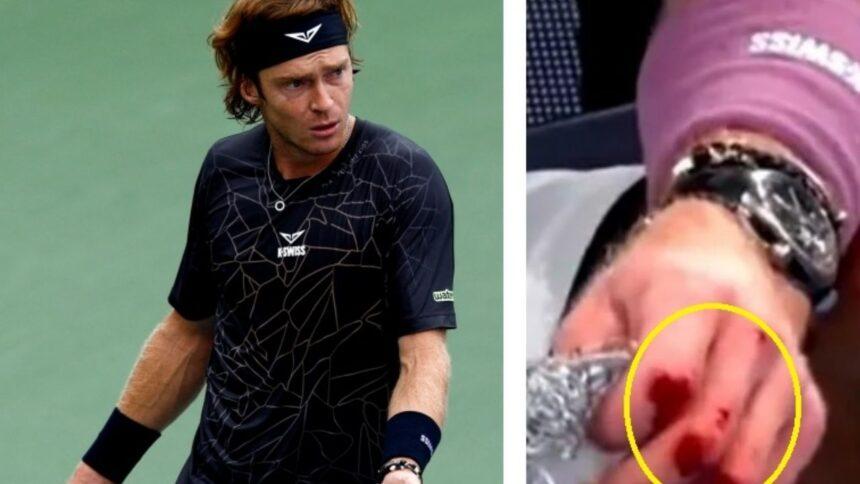 Andrey Rublev golpea un cartel y termina con los nudillos sangrando