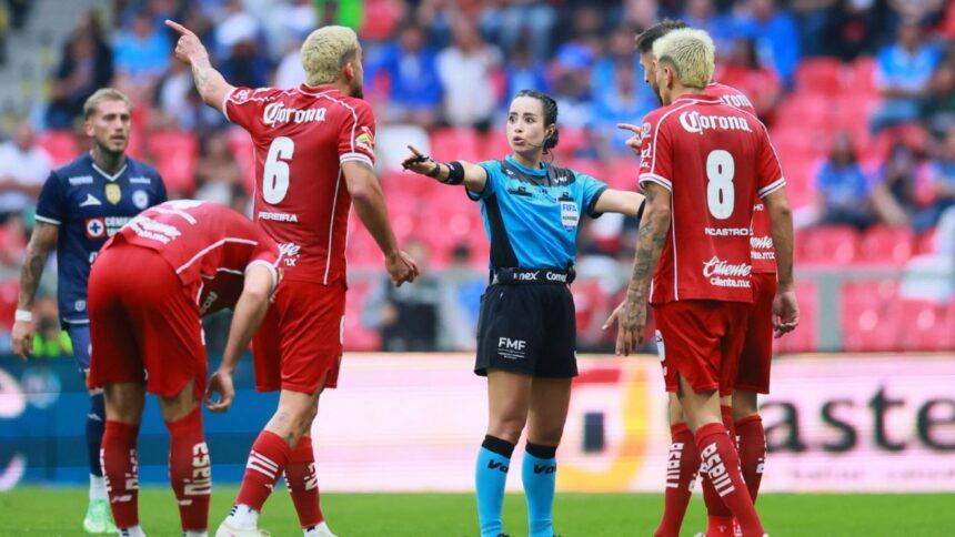 Antonio Mohamed reprueba a Katia Itzel García: “No está a la altura”