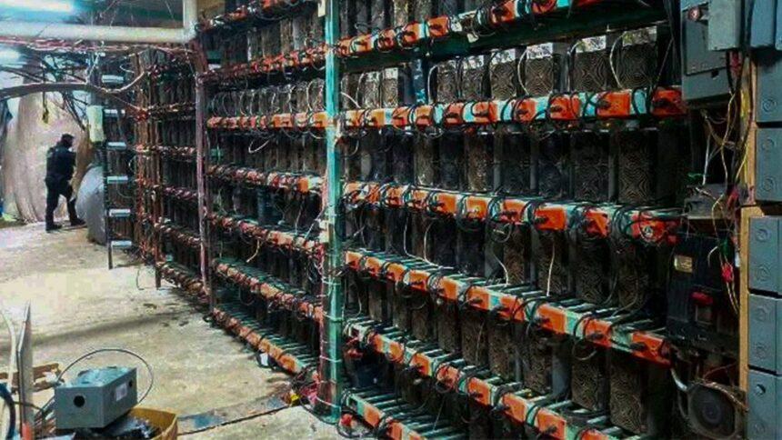 Aseguran inmueble en Puebla con 300 equipos de criptominería vinculados a ilícitos