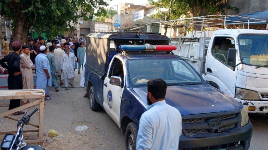 Atentado en complejo policial de Pakistán deja 17 muertos y 73 heridos