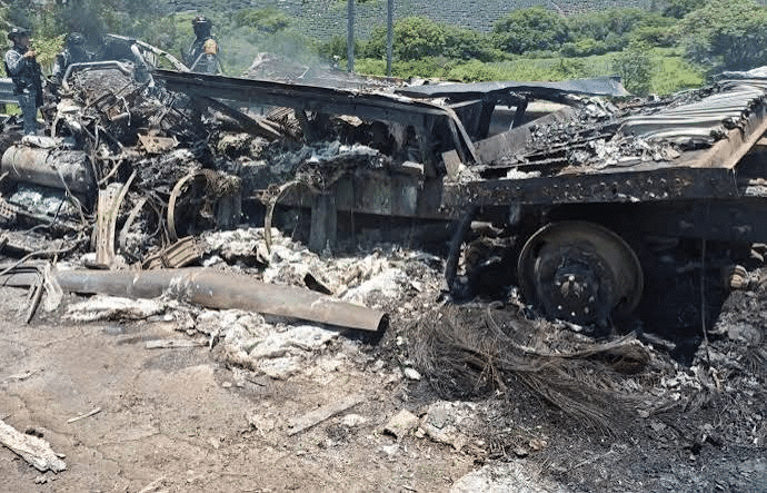 Autopista Guadalajara-Tepic: cierre parcial tras choque de tráileres