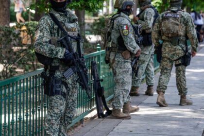 Balacera frente a secundaria de Mazatlán obliga a alumnos a refugiarse