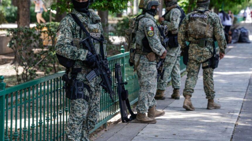 Balacera frente a secundaria de Mazatlán obliga a alumnos a refugiarse