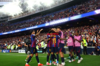 Barcelona golea al Feyenoord con brillante Raphinha en su debut de Champions