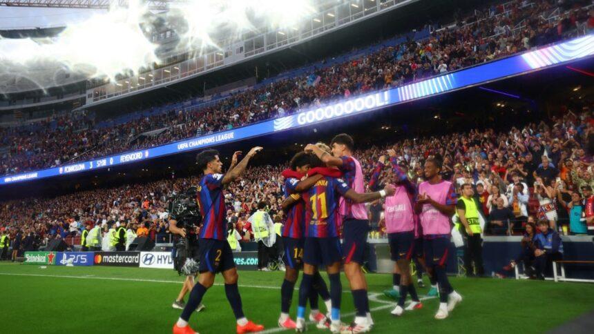 Barcelona golea al Feyenoord con brillante Raphinha en su debut de Champions