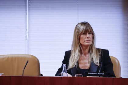 Begoña Gómez, esposa de Sánchez, enfrenta juicio por tráfico y malversación