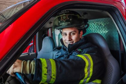 Bombero de León cumple seis años de servicio y capacitación constante
