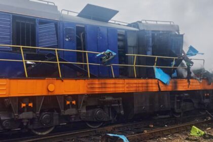 Boris Johnson arremete contra Putin tras ataque a tren en línea transitada
