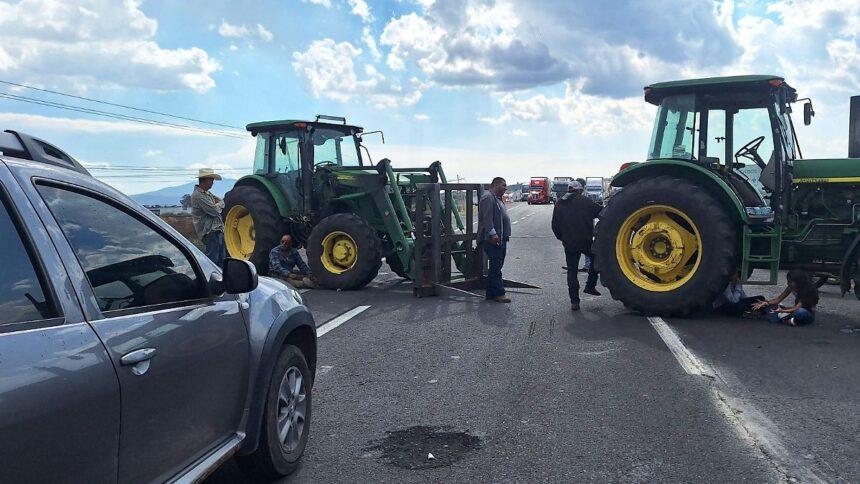 Campesinos alistan bloqueos carreteros en Guanajuato