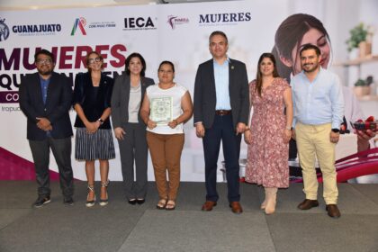 Capacitación fortalece la autonomía económica de 65 mujeres de Irapuato