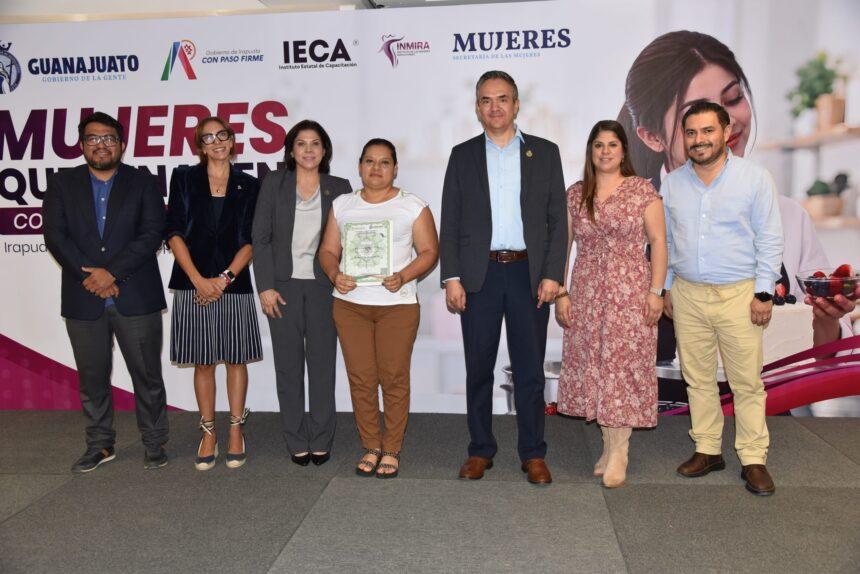 Capacitación fortalece la autonomía económica de 65 mujeres de Irapuato
