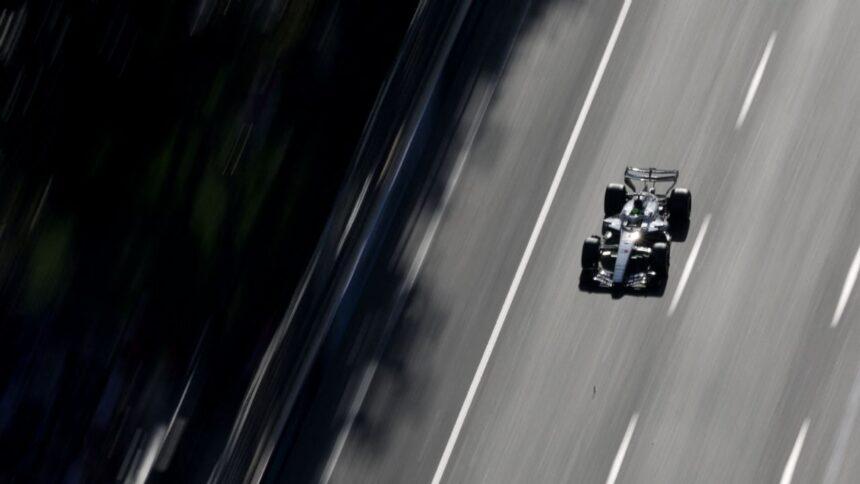 Checo Pérez, decimoquinto en Azerbaiyán; Russell vence a Verstappen al final