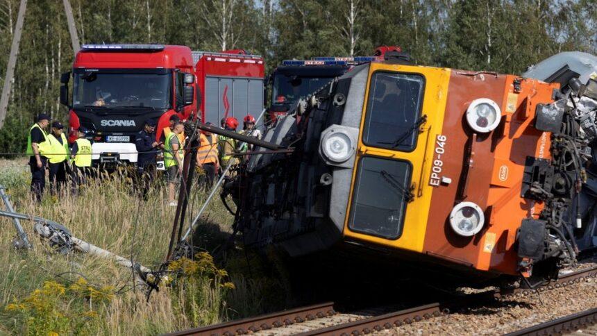 Choque de tren y camión en Polonia deja un muerto, 20 heridos