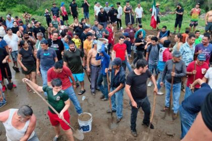 Ciudadanos buscan reabrir vialidad cerrada por obra inconclusa en Manzanillo