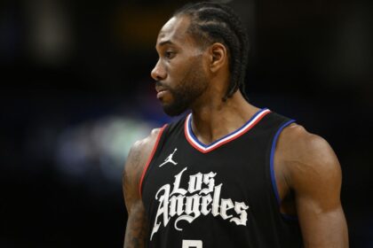 Clippers multados $30 millones y Kawhi Leonard $700 mil por tope salarial