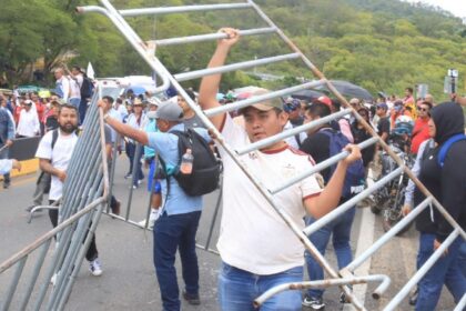 CNTE acusa al Gobierno de Oaxaca de confrontarla con grupos de choque
