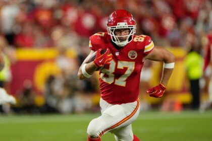 Condenan a 11 años al empresario que estafó a Travis Kelce