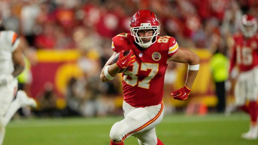 Condenan a 11 años al empresario que estafó a Travis Kelce
